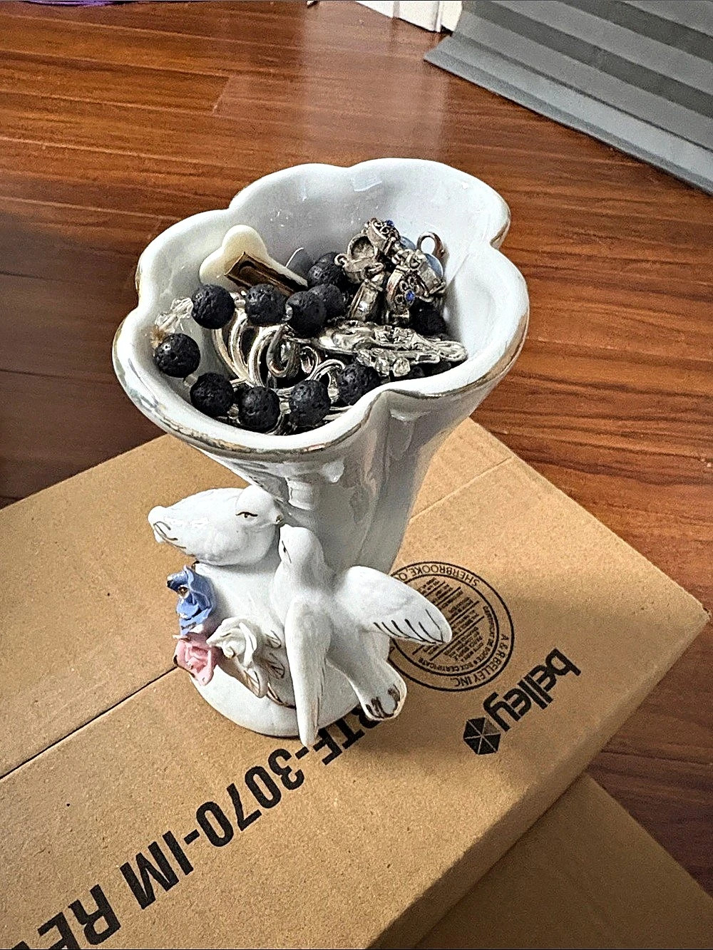 Mystery jewlery jar with the vase (19)